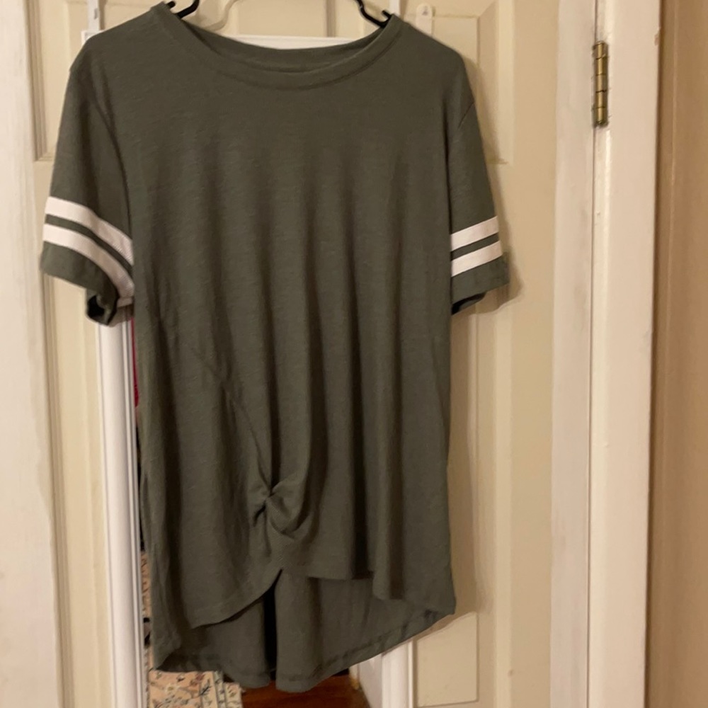 BNWOT Tie Knot Tee